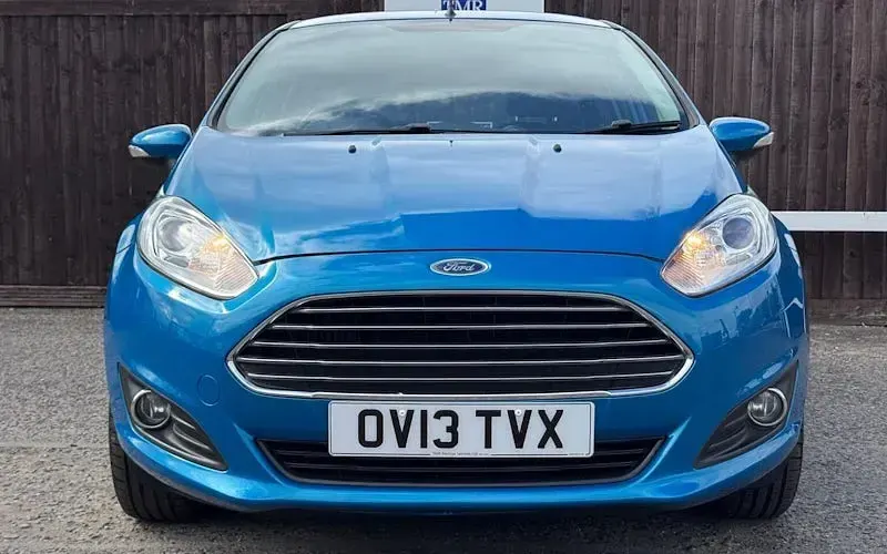 Used Ford Fiesta Zetec 101 HP (74 kW) 2013 Blue Hatchback