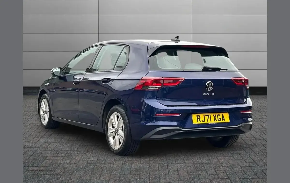 Used VW Golf VIII Life 115 HP (84 kW) 2022 Blue Hatchback