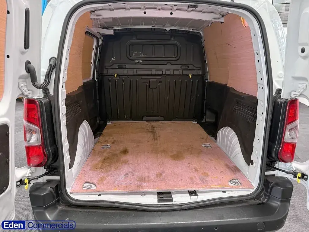 Used Citroën Berlingo 100 HP (73 kW) 2023 White MPV