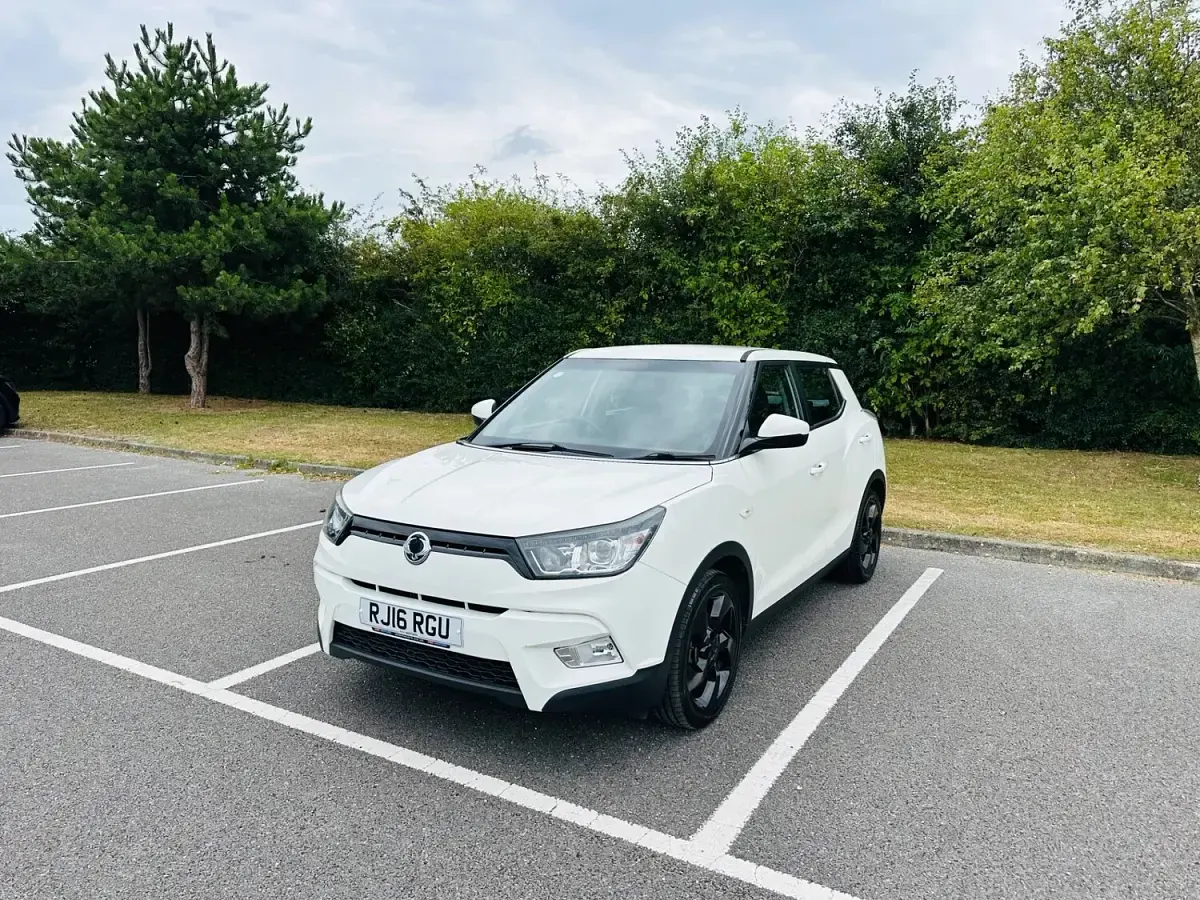 Used SsangYong Tivoli 115 HP (84 kW) 2016 White SUV