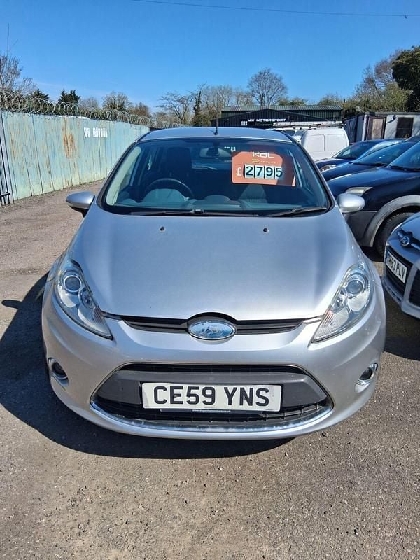 Silver Used 2009 Ford Fiesta Zetec Hatchback | £2,195 (Fair price) - Image 1/4