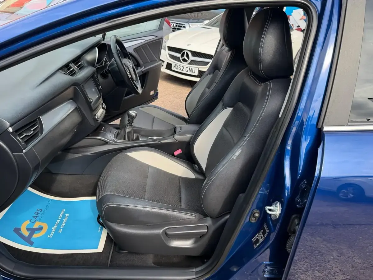 Used Toyota Avensis Business Edition 2015 Blue Estate