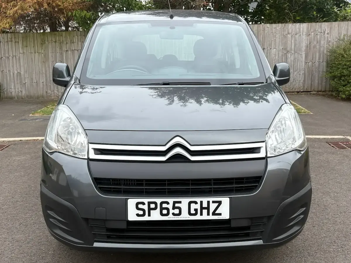Used Citroën Berlingo Feel 100 HP (73 kW) 2015 Grey MPV