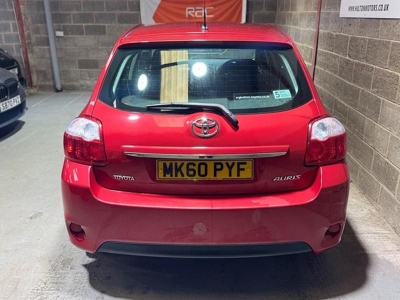 Usado Toyota Auris 2010 Vermelho Citadino