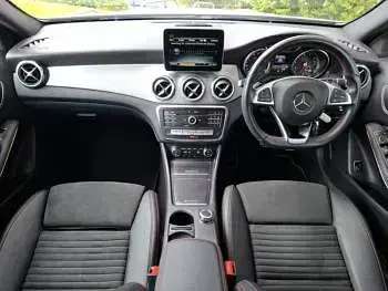 Usado Mercedes GLA180 AMG line 122 HP (89 kW) 2019 Prateado SUV