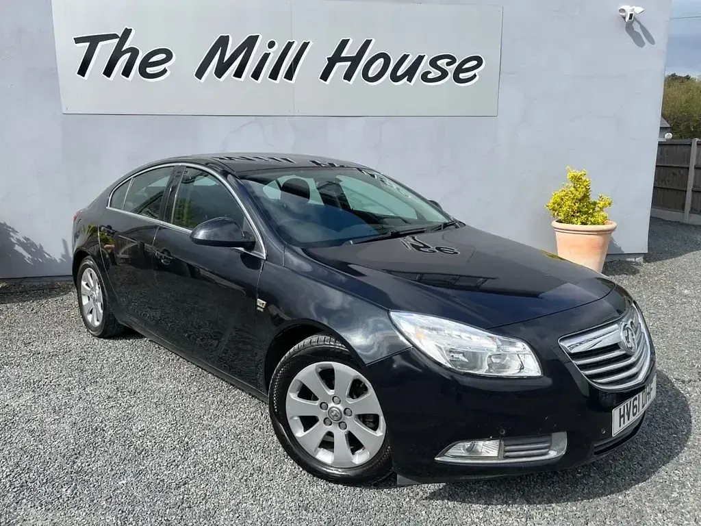Begagnad Vauxhall Insignia SRi 2011 Svart Halvkombi