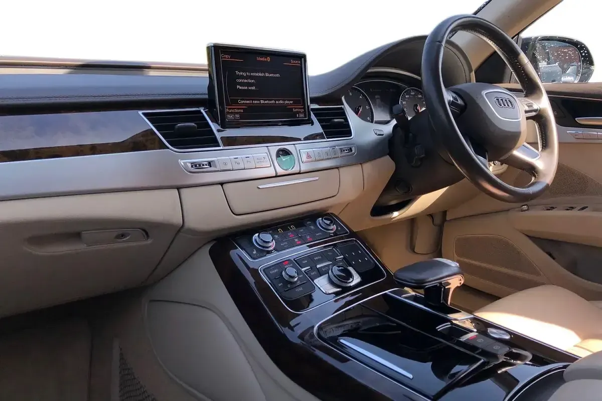 Used Audi A8 Comfort 262 HP (192 kW) 2016 Black Sedan