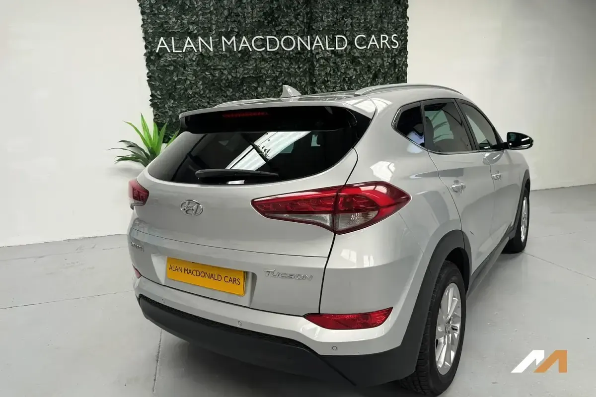 Used Hyundai Tucson Premium 116 HP (85 kW) 2016 Silver SUV