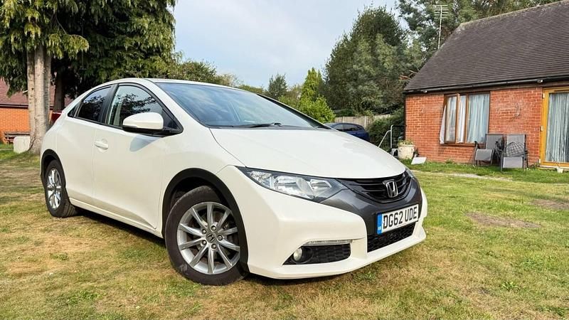 White Used 2012 Honda Civic EX Hatchback | £4,650 (Fair price) - Image 1/4