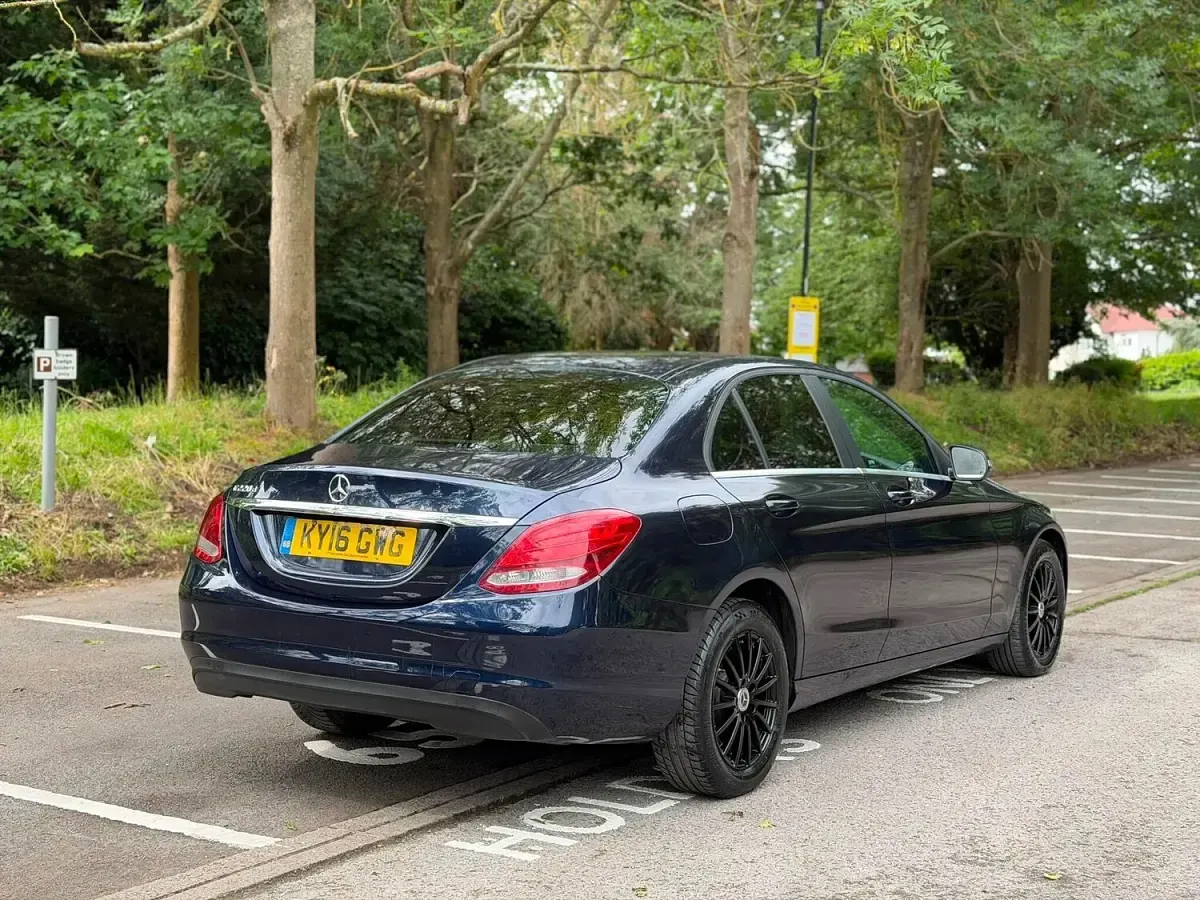 Used Mercedes C220 SE 2016 Blue Sedan
