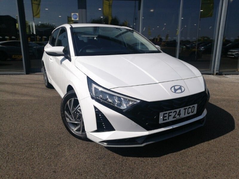 White Used 2024 Hyundai i20 Advanced Hatchback | £17,498 (Fair price) - Image 1/4