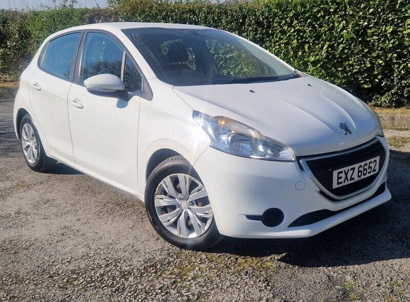 White Used 2013 Peugeot 208 Access Hatchback | £4,490 (Fair price) - Image 1/4