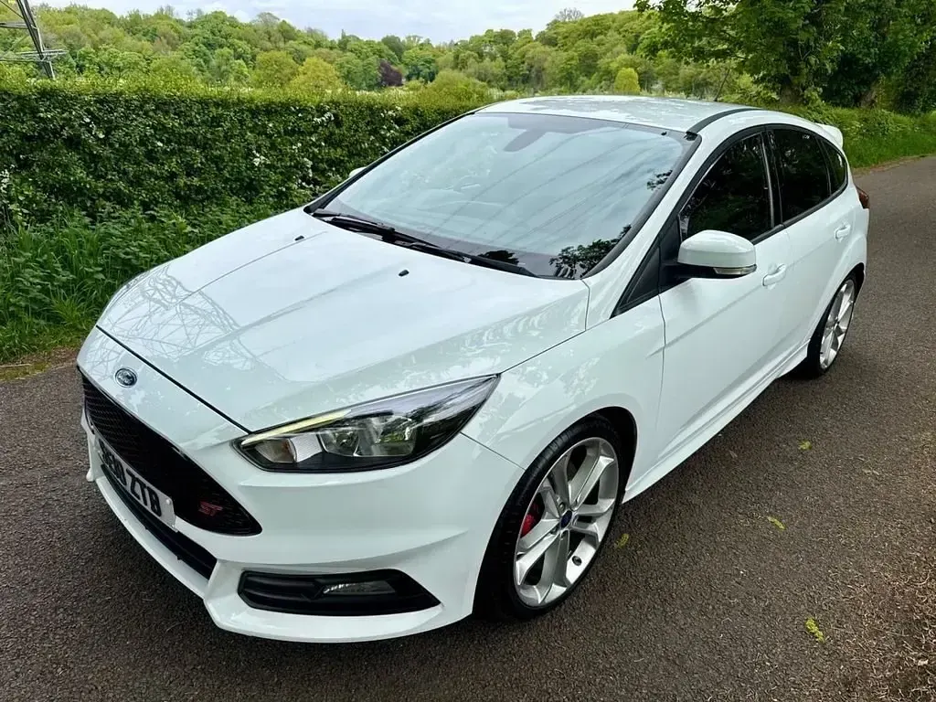 Używany Ford Focus ST 250 KM (183 kW) 2018 Biały Hatchback