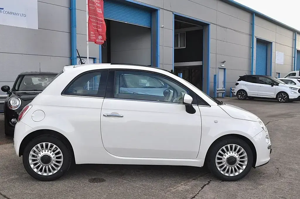 Used Fiat 500 Lounge 69 HP (50 kW) 2013 White Hatchback