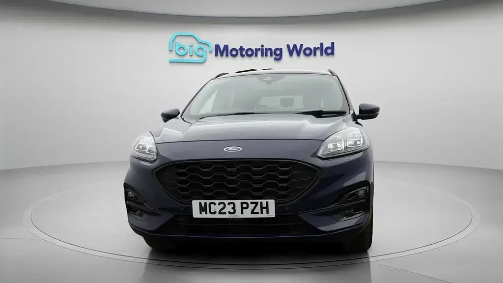 Usado Ford Kuga ST-Line 225 CV (165 kW) 2023 Azul SUV