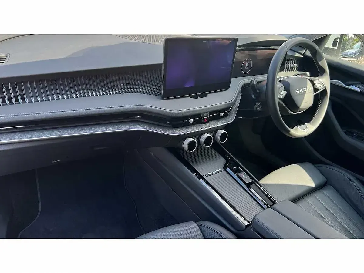 Used Skoda Superb SE L 150 HP (110 kW) 2025 White Estate