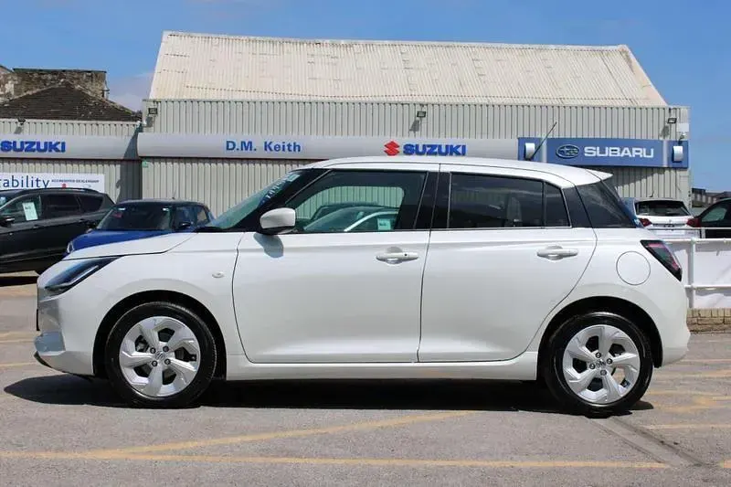 Used Suzuki Swift 82 HP (60 kW) 2025 White Hatchback