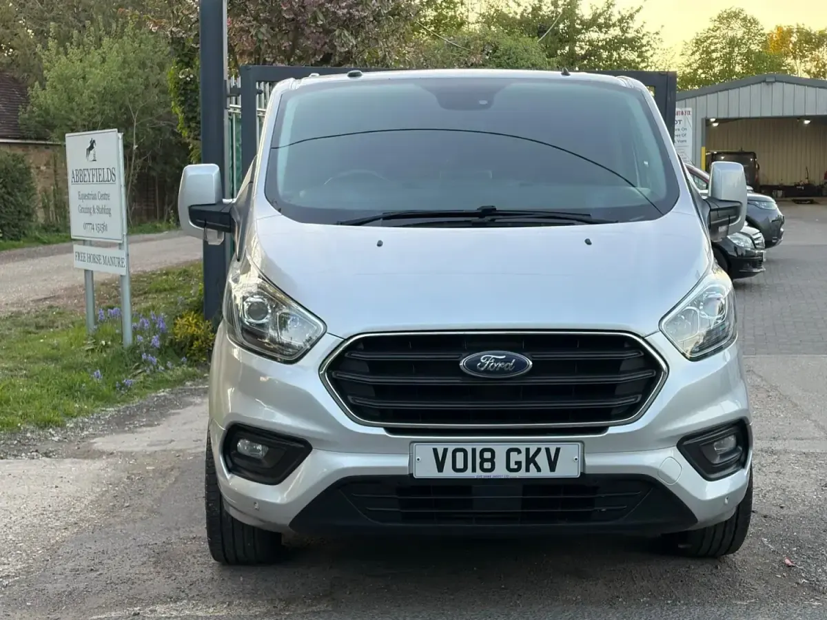 Begagnad Ford Transit Custom Limited 130 HK (95 kW) 2018 Silver Van