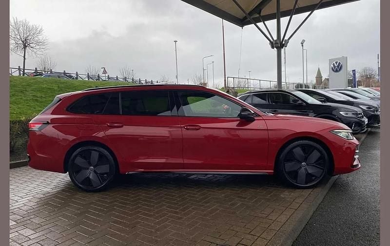 Used VW Passat R-line 147 HP (108 kW) 2025 Red Estate