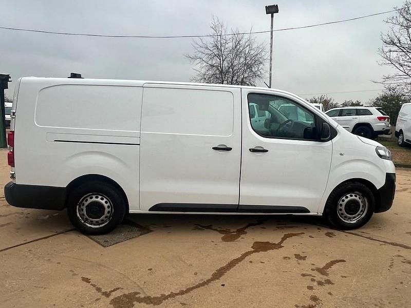 Used Vauxhall Vivaro Edition 150 HP (110 kW) 2020 White MPV