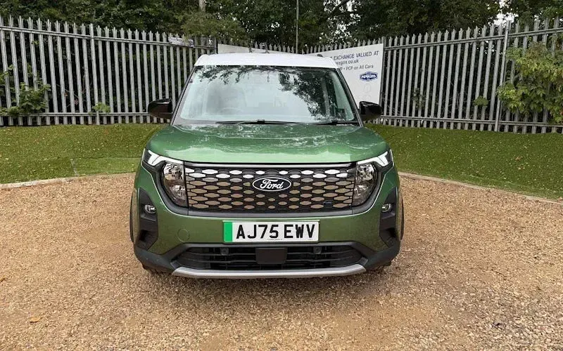 New Ford Courier Active 100 kW (136 HP) 2026 Green MPV