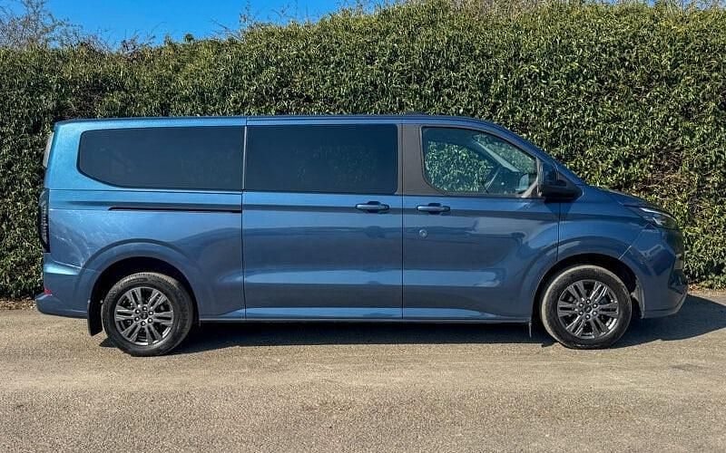 Used Ford Tourneo Titanium 136 HP (100 kW) 2025 MPV