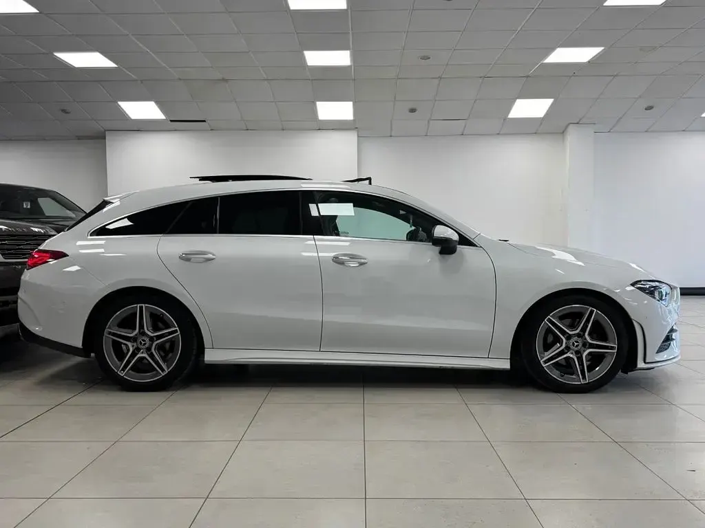 Used Mercedes CLA180 Shooting Brake AMG line 136 HP (100 kW) 2022 White Estate