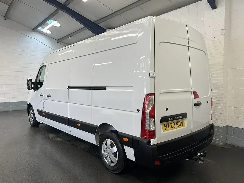 Used Renault Master Business 2023 White MPV