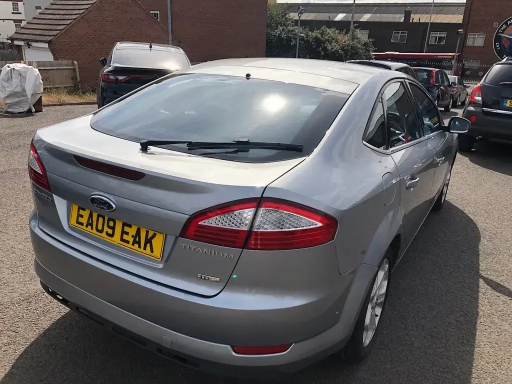Used Ford Mondeo Titanium 140 HP (102 kW) 2009 Silver metallic Hatchback