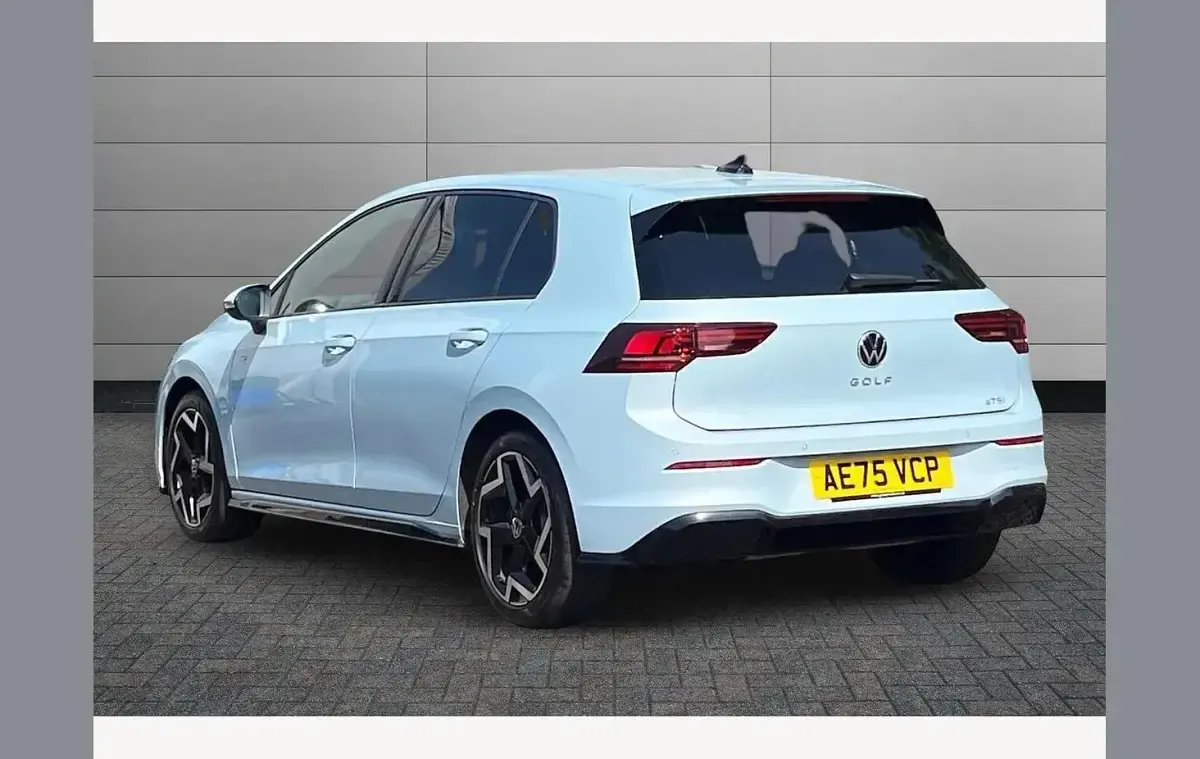 Used VW Golf VIII R-line 150 HP (110 kW) 2025 Blue Hatchback