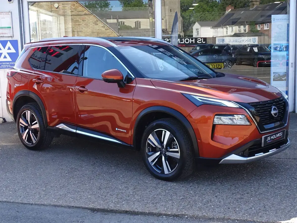 Used Nissan X-Trail Tekna 213 HP (156 kW) 2024 Orange SUV