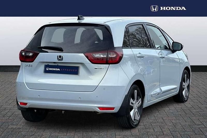 Used Honda Jazz Hybrid 109 HP (80 kW) 2023 White Hatchback