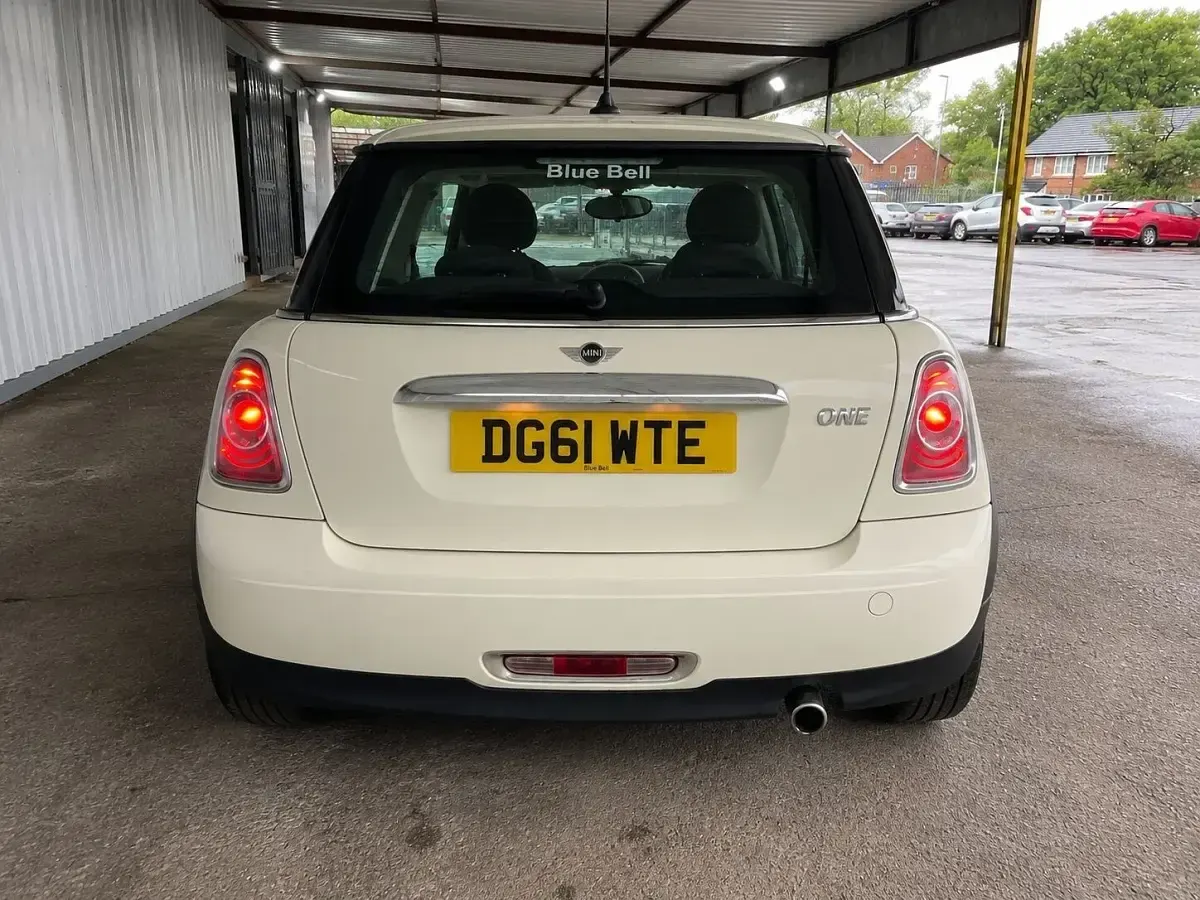 Used Mini ONE Hatch 98 HP (72 kW) 2011 White Hatchback