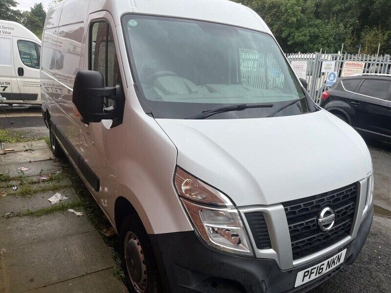 White Used 2016 Nissan NV400 SE Van | £9,995 - Image 1/4