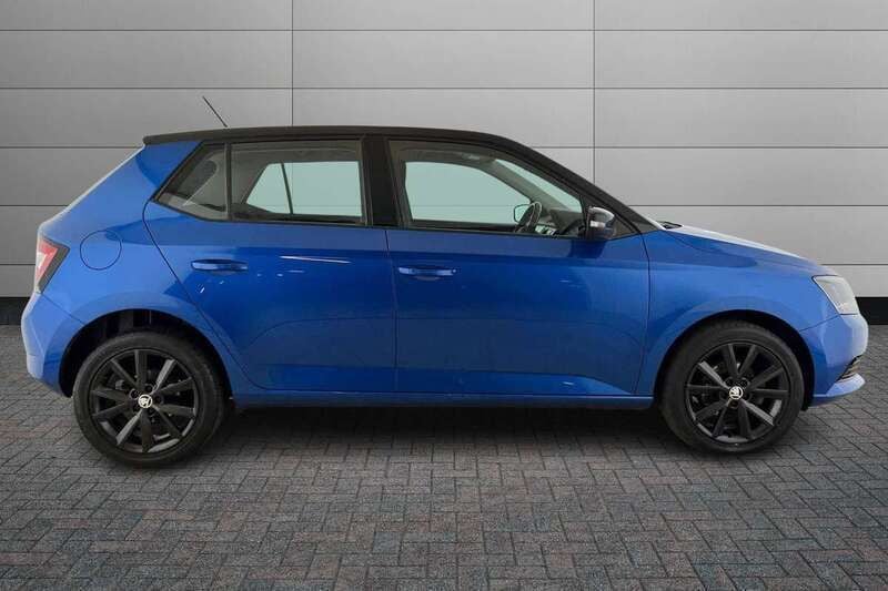 Used Skoda Fabia Colour Edition 90 HP (66 kW) 2017 Blue Hatchback