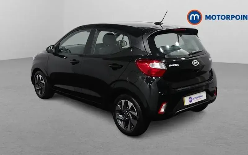 Gebraucht Hyundai i10 Advanced 63 PS (46 kW) 2025 Schwarz Kleinwagen