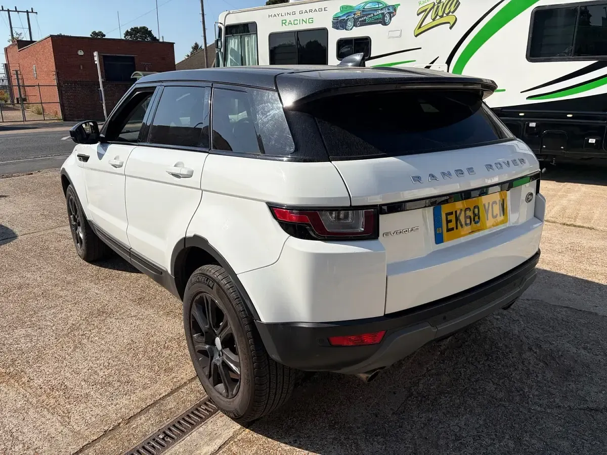 Used Land Rover Range Rover evoque SE 180 HP (132 kW) 2018 White SUV