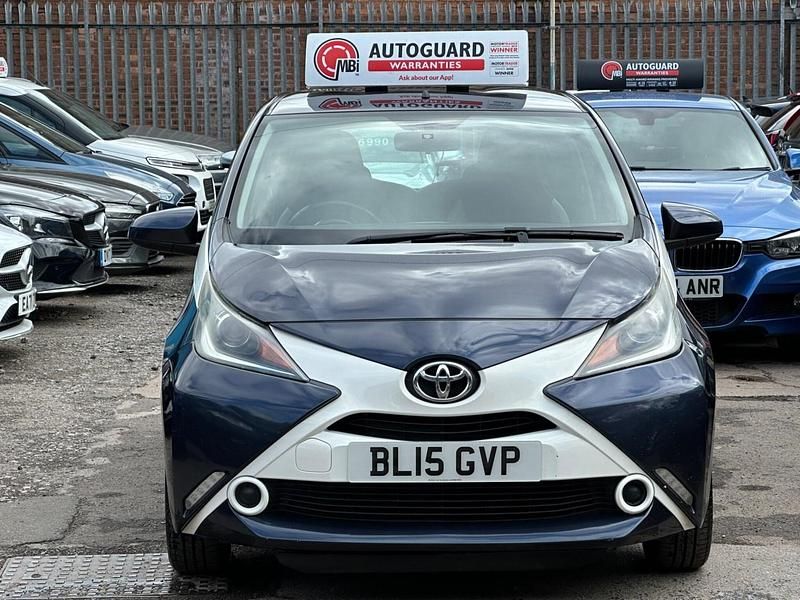 Usado Toyota Aygo X-play 69 HP (50 kW) 2015 Azul Citadino