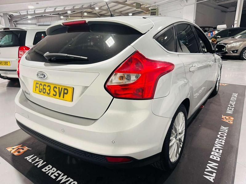 Used Ford Focus Zetec 115 HP (84 kW) 2013 Silver Hatchback