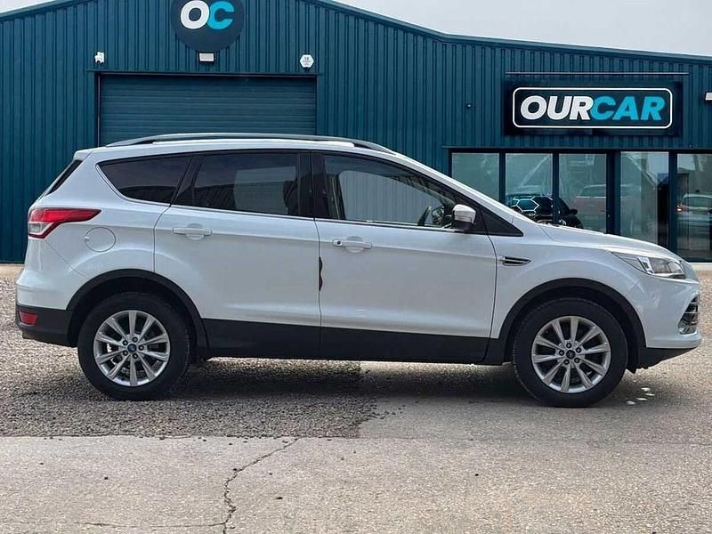 Used Ford Kuga Titanium 150 HP (110 kW) 2015 White SUV