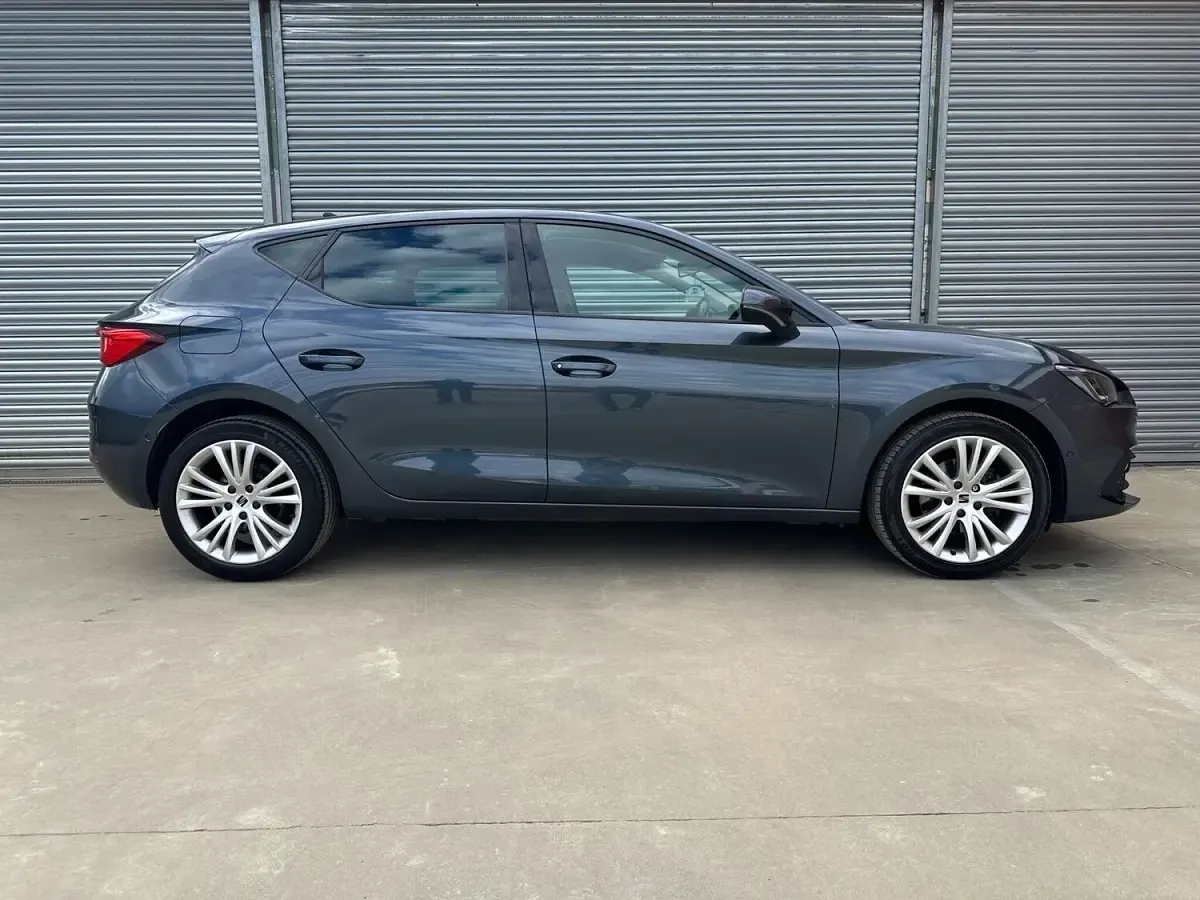 Used Seat Leon SE Dynamic 110 HP (80 kW) 2021 Grey Hatchback