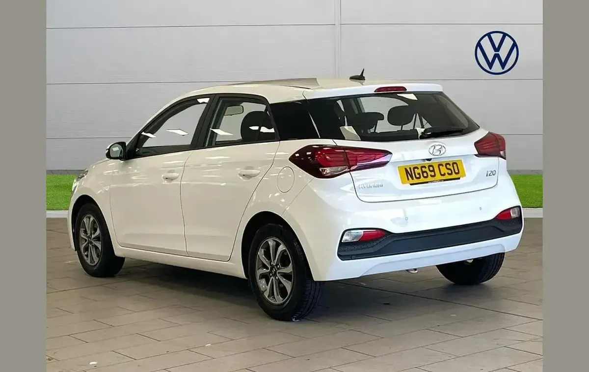 Używany Hyundai i20 SE 84 KM (61 kW) 2020 Biały Hatchback