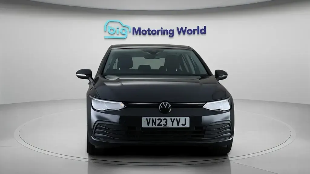 Begagnad VW Golf VIII S 150 HK (110 kW) 2023 Grå Halvkombi