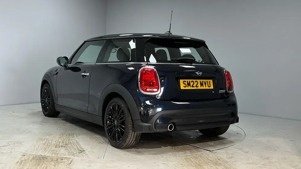 Używany Mini Cooper Exclusive 134 KM (98 kW) 2022 Czarny Hatchback