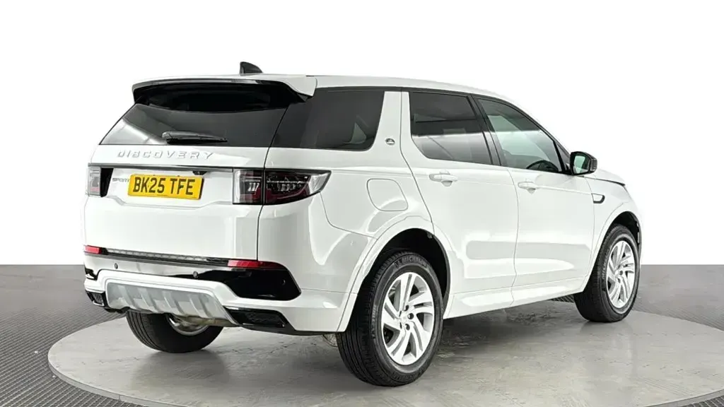 Used Land Rover Discovery 5 S 204 HP (150 kW) 2024 White SUV