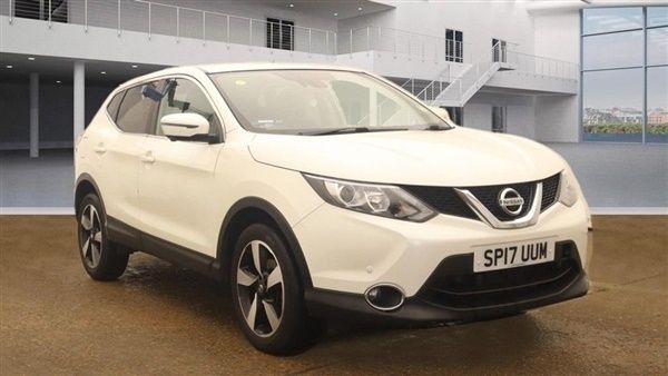 White Used 2017 Nissan Qashqai N-Connecta SUV | £9,950 (Good price) - Image 1/1