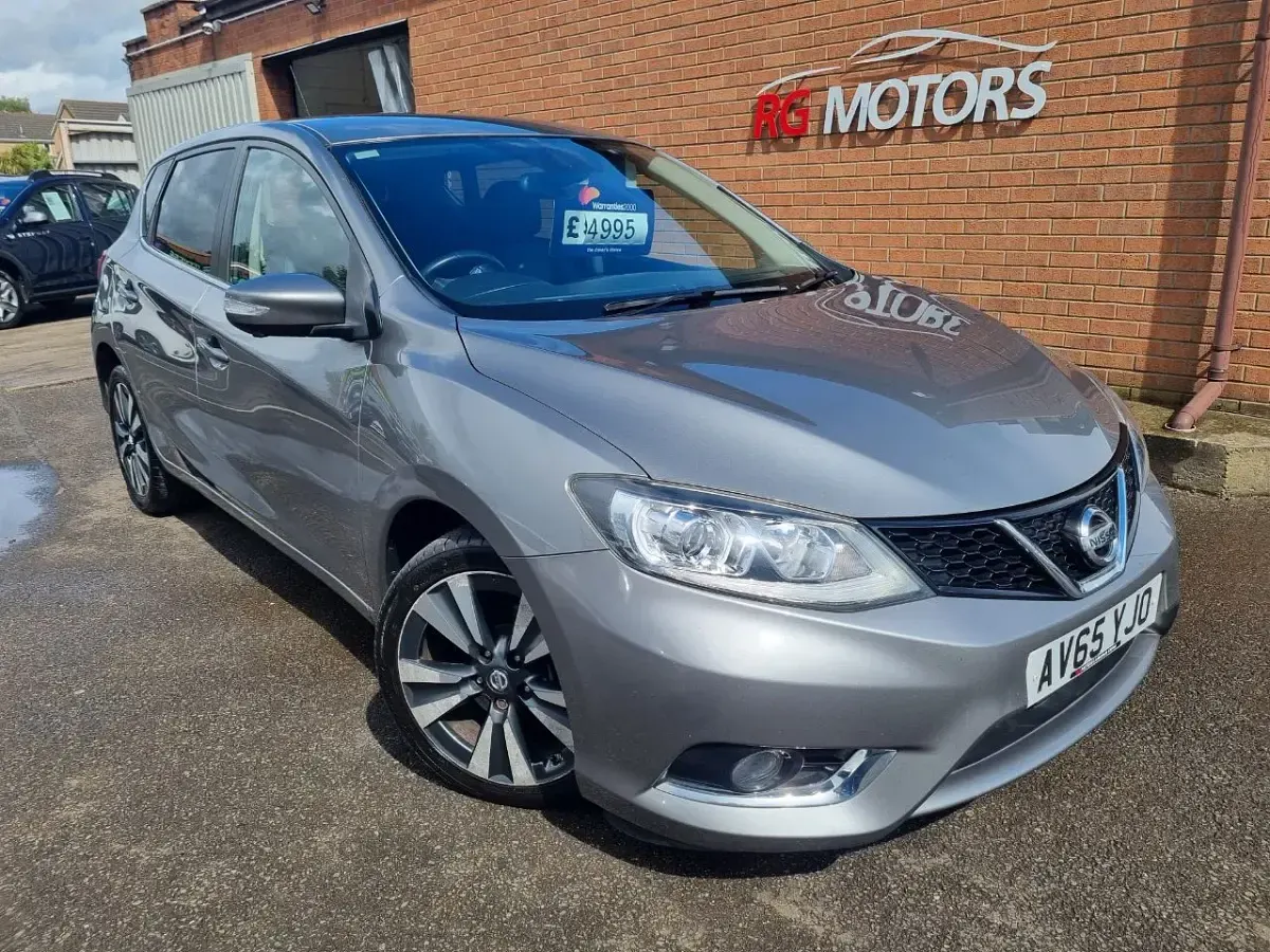 Used Nissan Pulsar Tekna 109 HP (80 kW) 2015 Grey Hatchback
