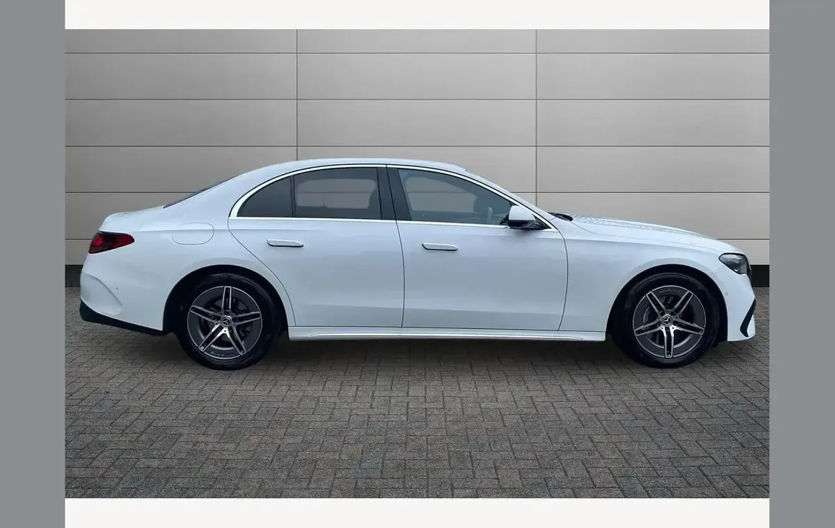 Usado Mercedes E220 AMG line 194 HP (142 kW) 2025 Branco Sedan