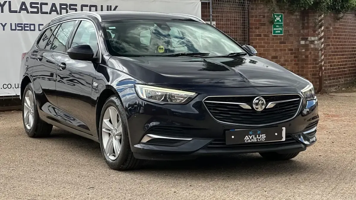Used Vauxhall Insignia 210 HP (154 kW) 2018 Blue Estate