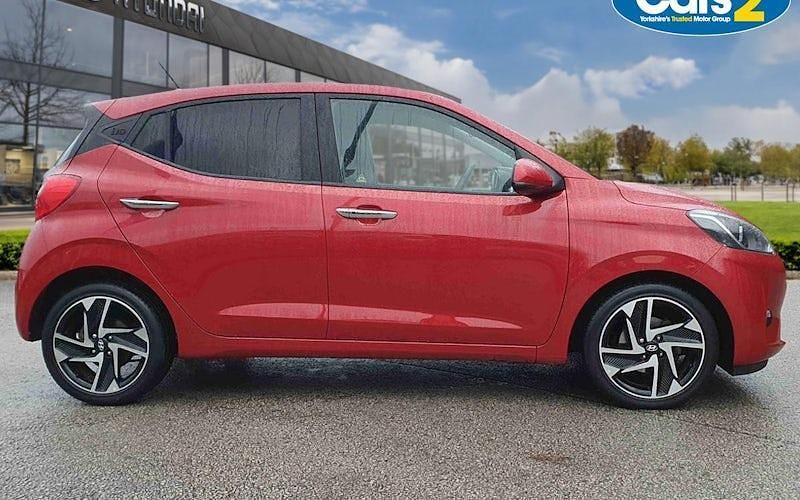 Used Hyundai i10 Premium 84 HP (61 kW) 2023 Red Hatchback